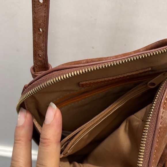 HOBO Distressed Tan Leather Crossbody Bag - Picture 5 of 6